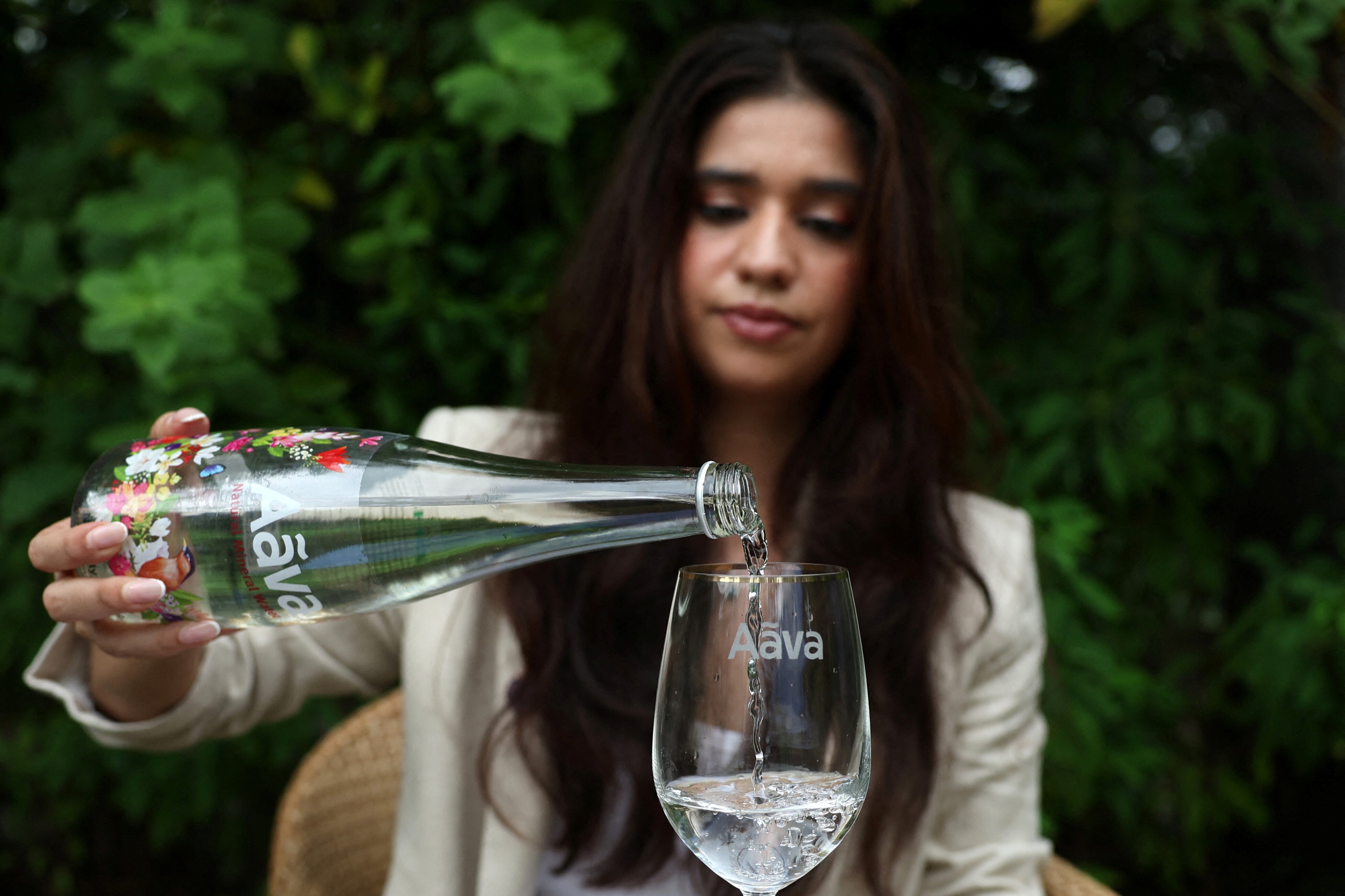 Nuoc loc dong chai thanh xa xi moi hinh anh