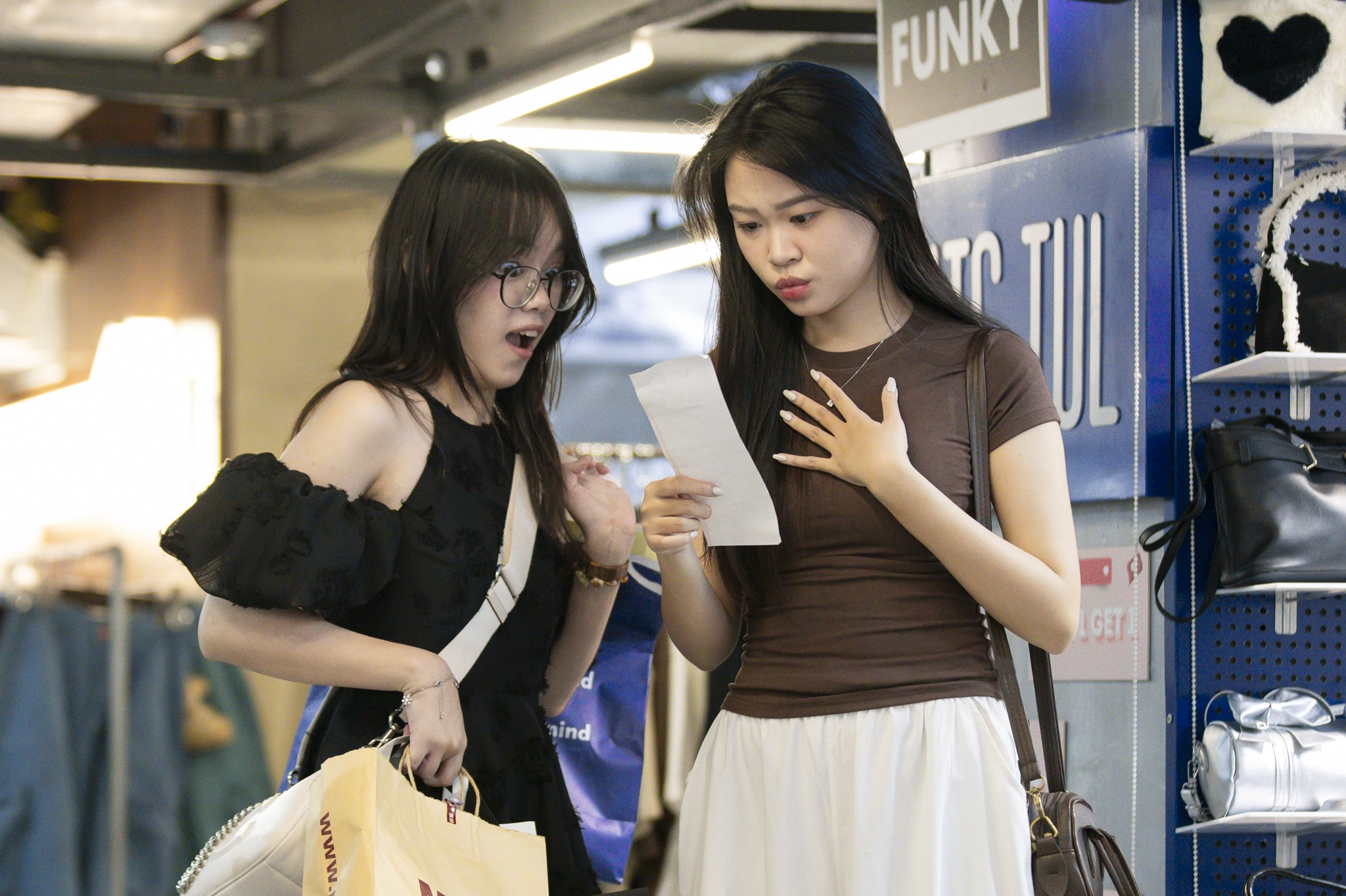 Tet,  nhan su,  nguoi tre,  tre,  thuong Tet,  tieu,  chi tieu anh 1