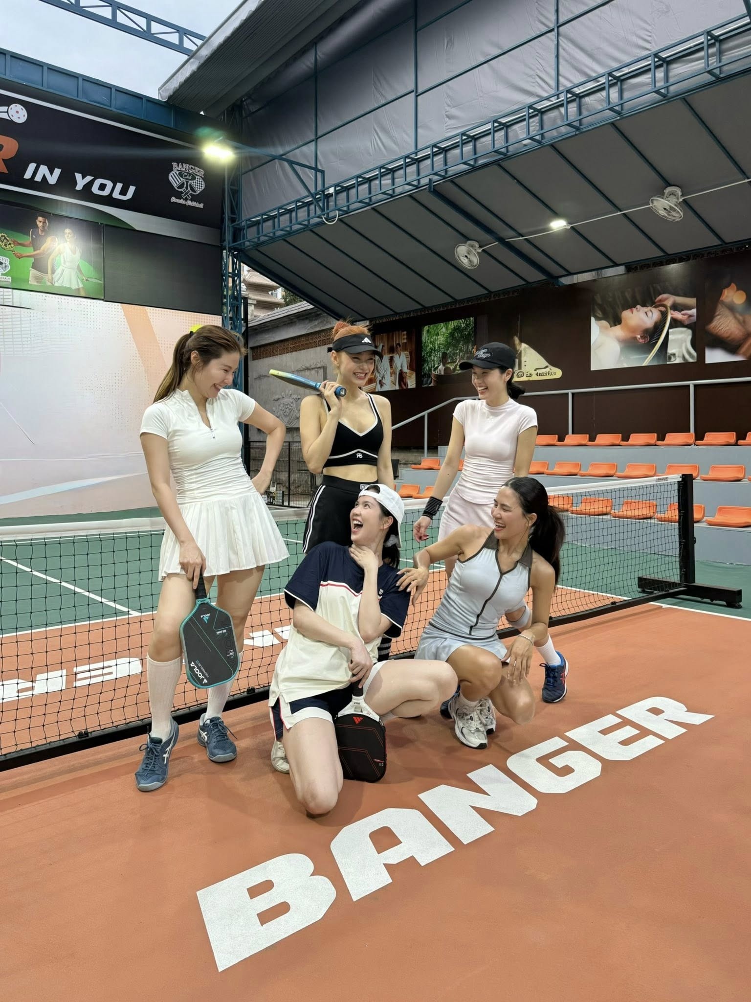 Ngoc Trinh,  Minh Hang anh 2