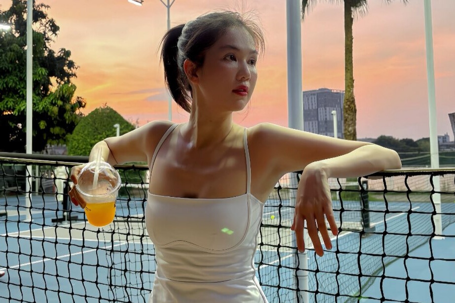 Ngoc Trinh khac la tren san pickleball hinh anh