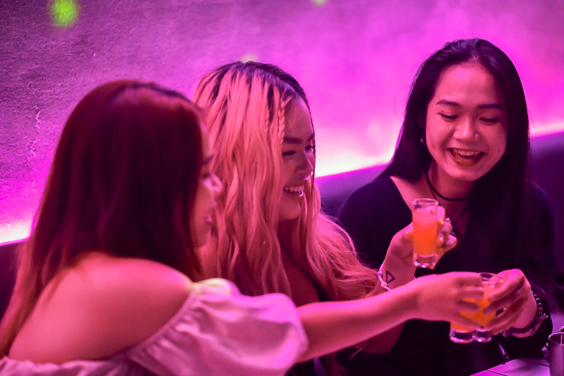 Cong ty no luong, cham thuong Tet nhung van lam tiec tat nien 'khung' hinh anh