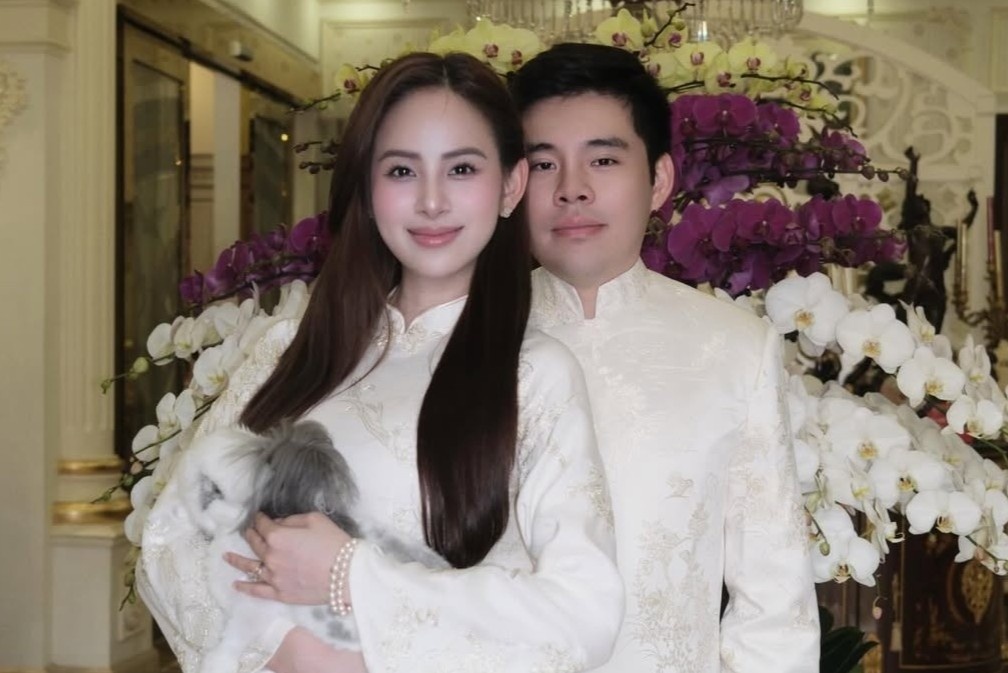 'Dai tiec' ao dai Mung 1 Tet hinh anh