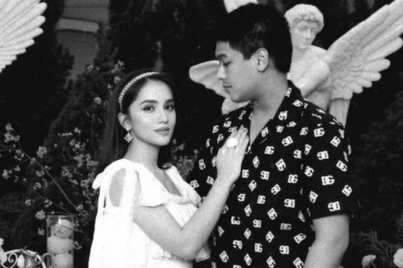 Con trai ty phu Johnathan Hanh Nguyen ngay cang 'cham' khoe ban gai hinh anh