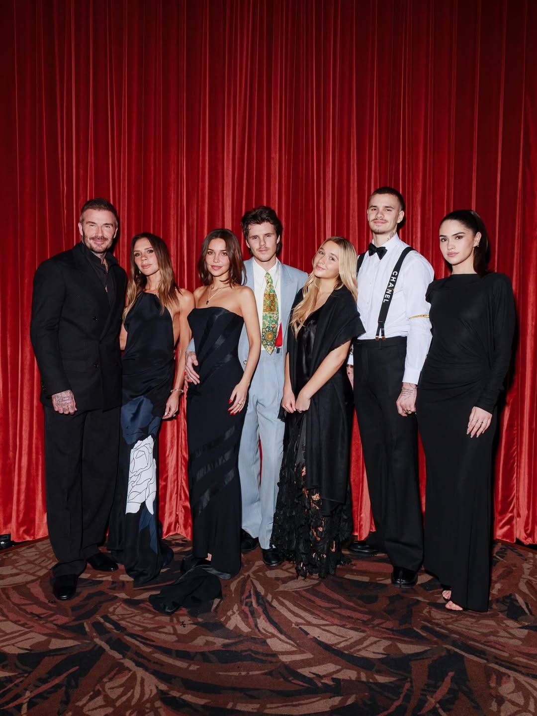 Beckham,  Cruz Beckham,  vay ngu anh 1