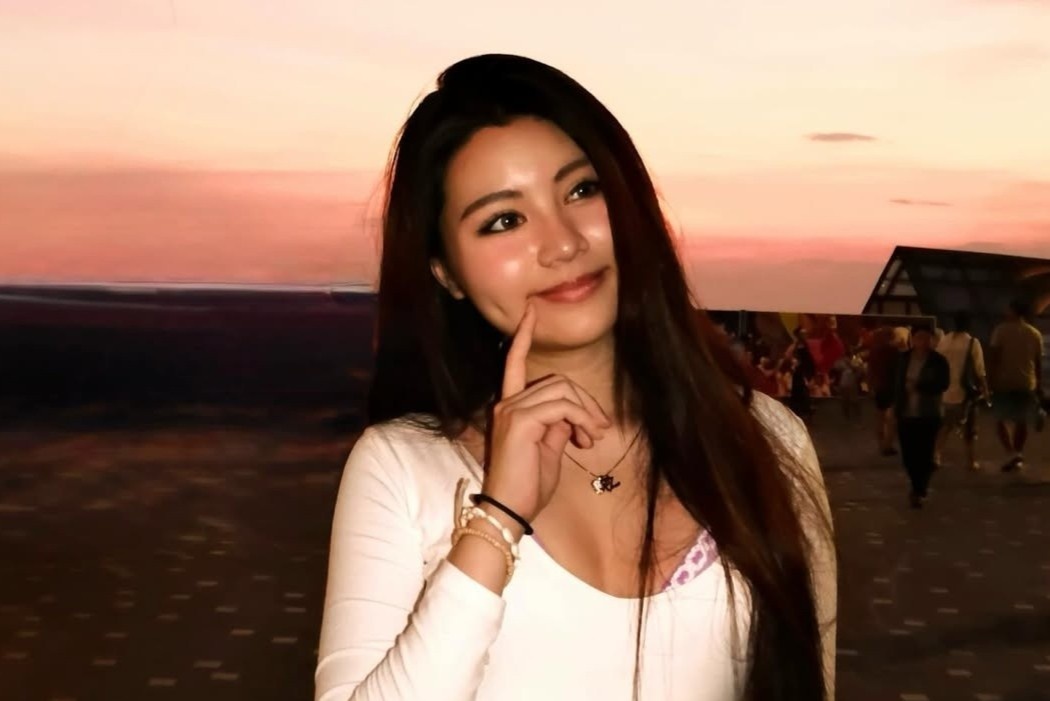 Con gai Quyen Linh theo mot khoe ao nguc hinh anh