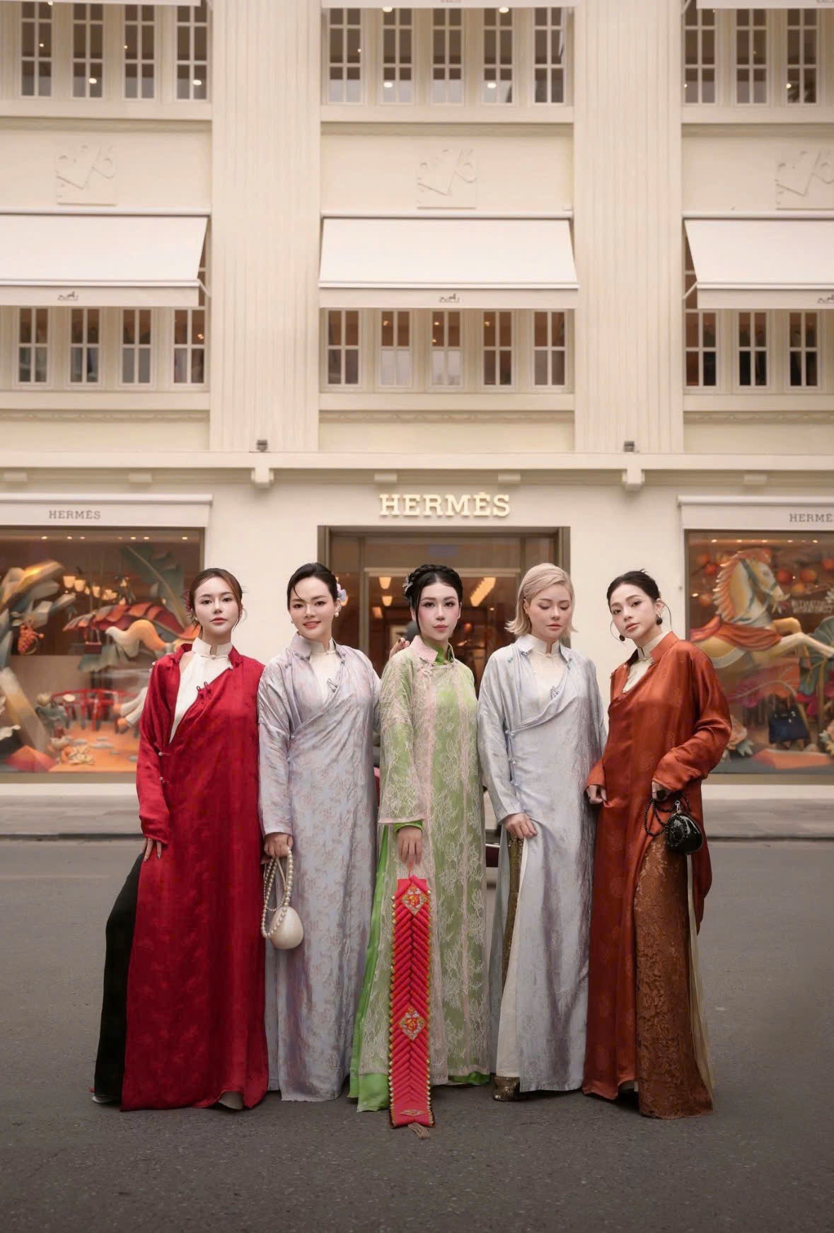 ao,  ao dai,  chu shop,  xe nguc anh 1