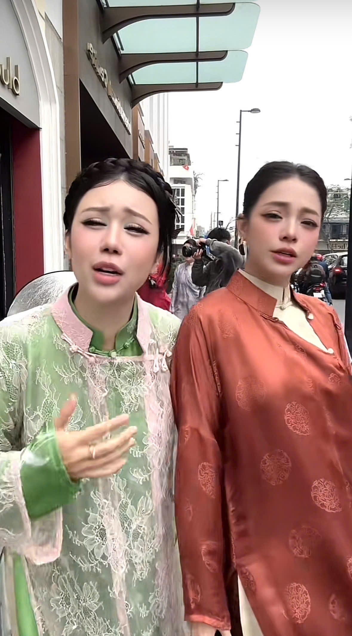 ao,  ao dai,  chu shop,  xe nguc anh 2