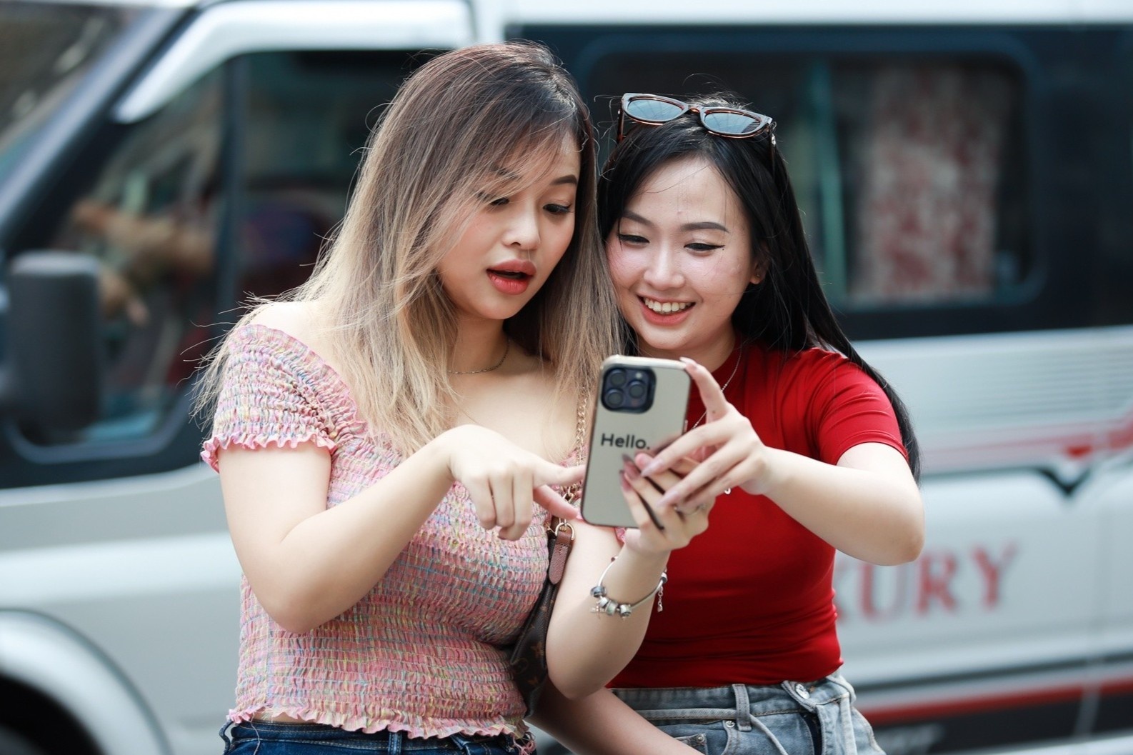 Tiet kiem tien trieu nho bay ve TP.HCM sau mung 10 Tet hinh anh