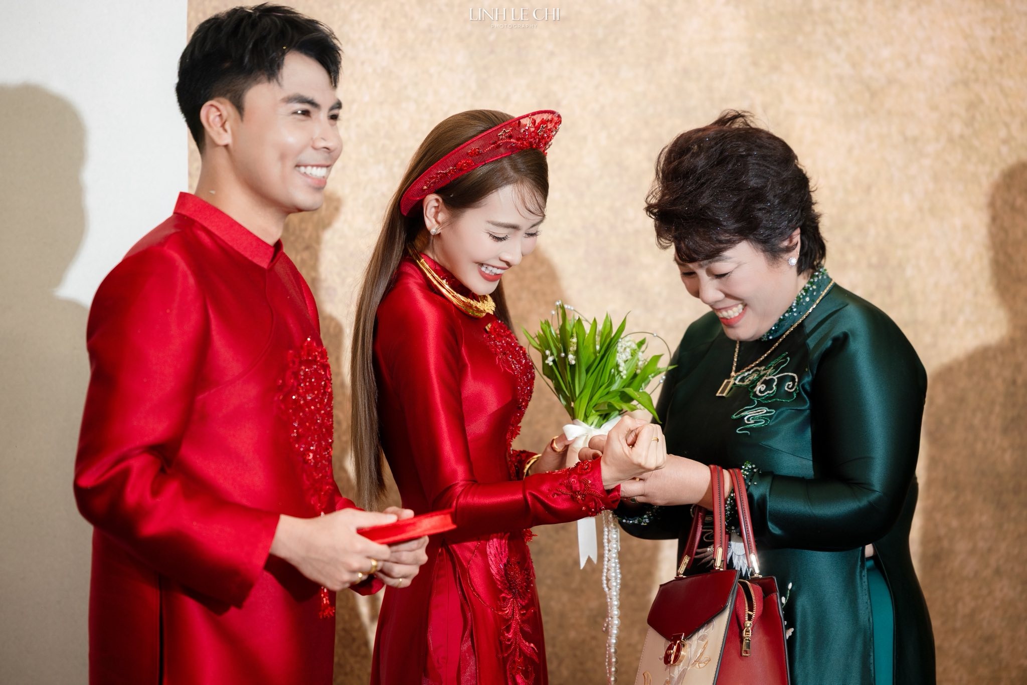 Duc Huy,  dam hoi,  an hoi,  cau thu anh 1