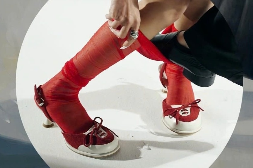 Local brand o TP.HCM bi chi trich vi quang cao 'boc lot' tinh duc hinh anh