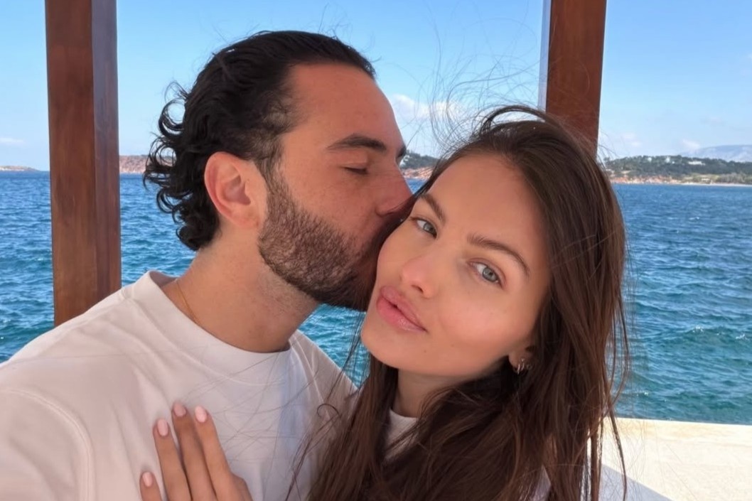 'Co be dep nhat the gioi' truoc khi duoc cau hon hinh anh