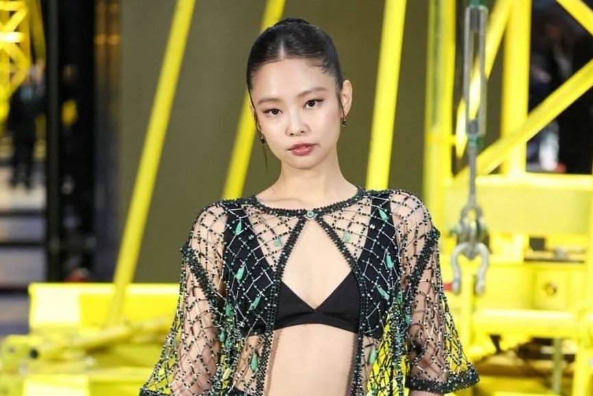 Khong it lan Jennie gay tranh cai o show Chanel hinh anh