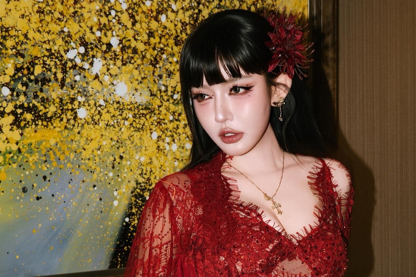 Canh trai nguoc khi Bich Phuong, Vu Thanh Van dien mot vay ngu hinh anh