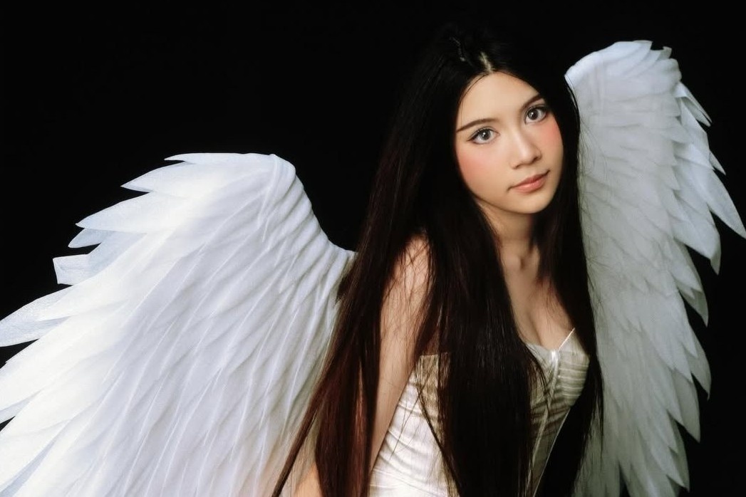 Con gai Quyen Linh gay chu y hinh anh