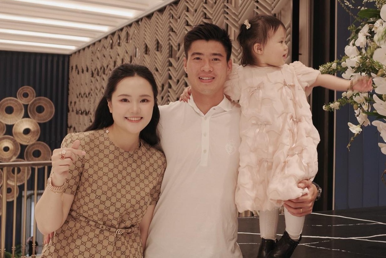 'Boc gia' set do xa xi cua vo Duy Manh o dam cuoi MC Mu Tat - Duc Huy hinh anh