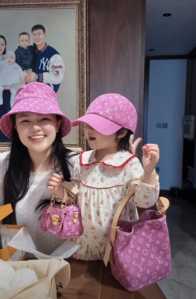 Duy Manh,  cau thu,  WAG anh 2