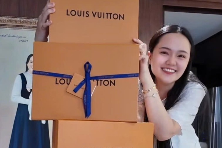 Vo Duy Manh 'dap hop' Louis Vuitton o nha pho co hinh anh