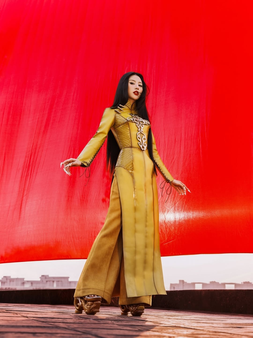 Phuong Ly,  Ngoc Trinh,  da nau,  ao dai,  bikini anh 1