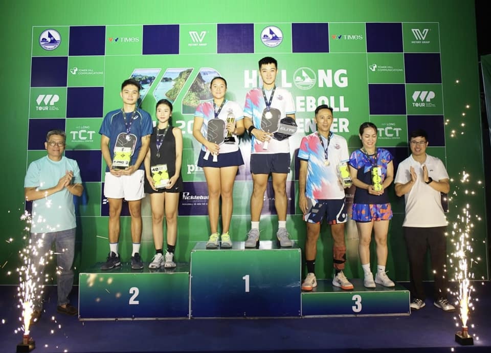 Linh Giang,  Trinh Linh Giang,  Ly Hoang Nam anh 4