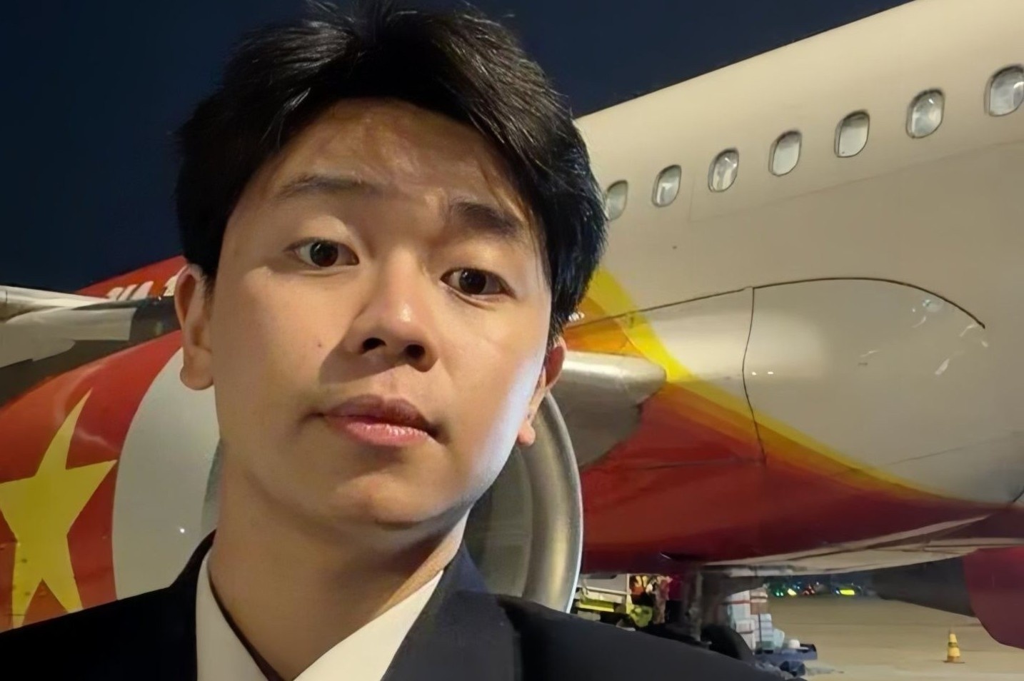 Phi cong Ha Coi truoc khi dung bay hinh anh