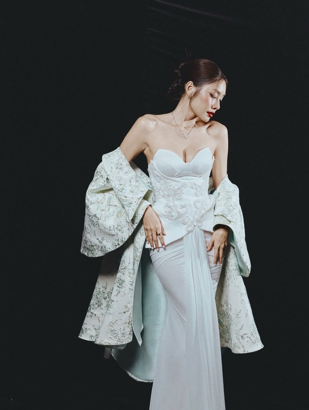 Han Hang,  May Chi,  Ngoc Trinh,  bikini,  bien,  thoi trang,  Newsfeed Rate anh 1