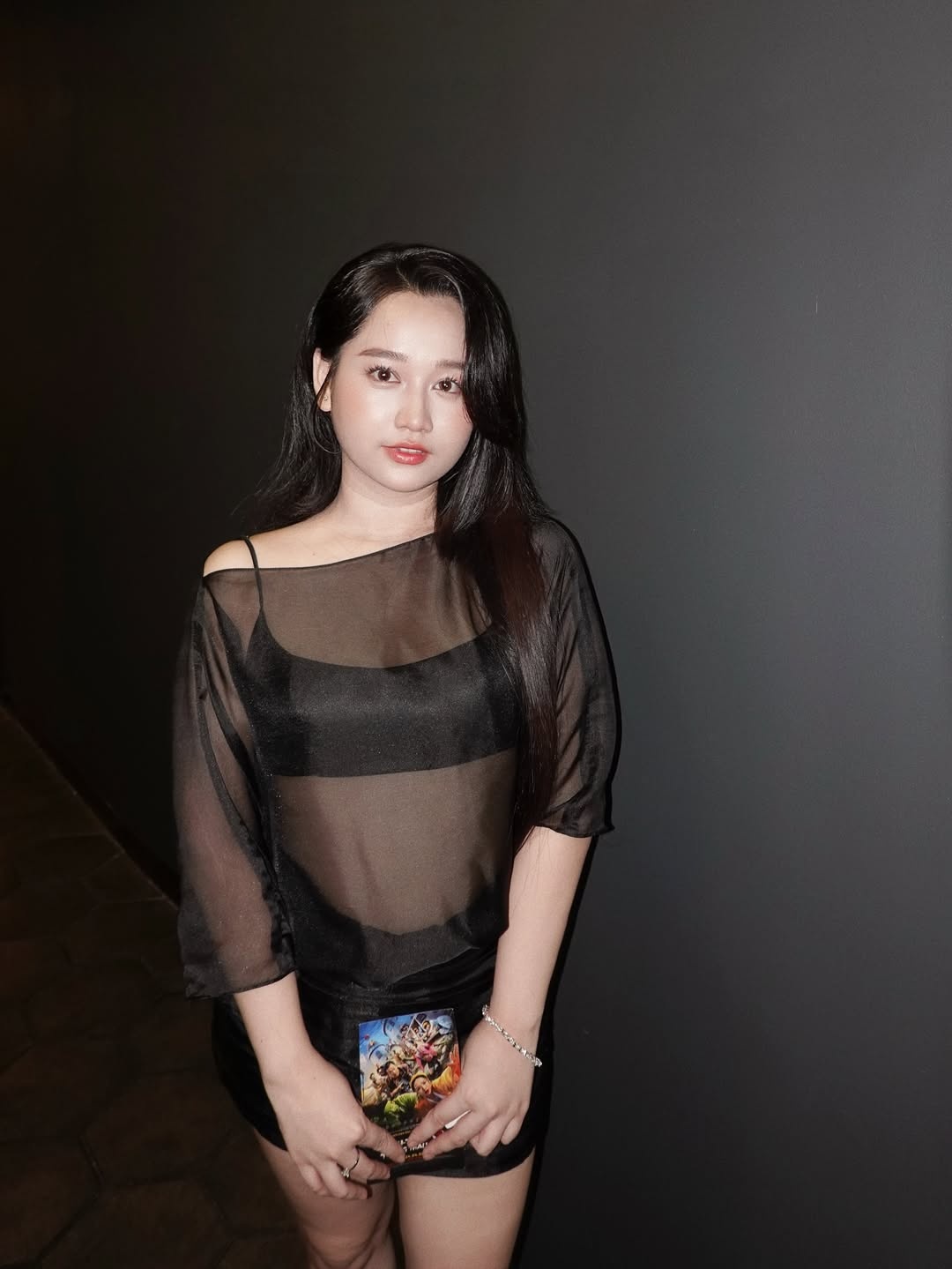 Ngoc Trinh,  Si Thanh,  xuyen thau,  mob wife,  da nau,  Newsfeed Rate anh 4