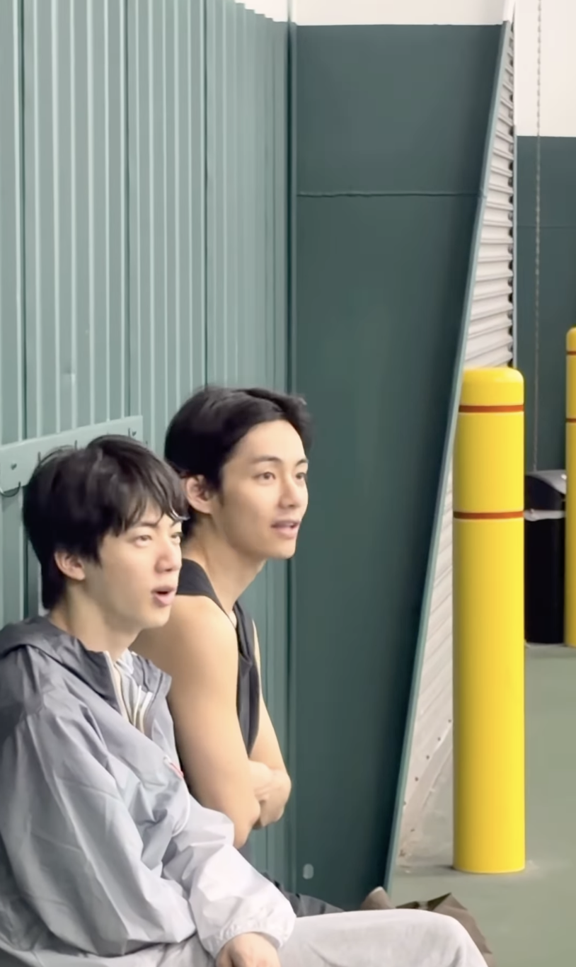 BTS,  Jin,  V,  J-Hope,  bo mon anh 4