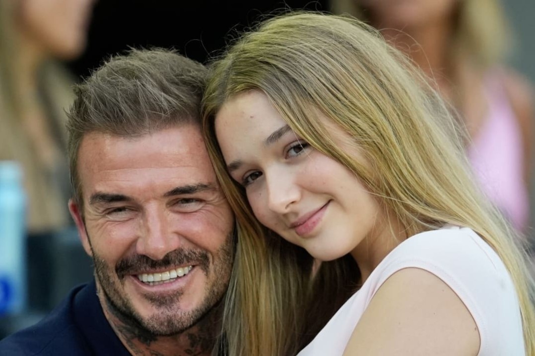 Nghich ly cua con gai David Beckham hinh anh