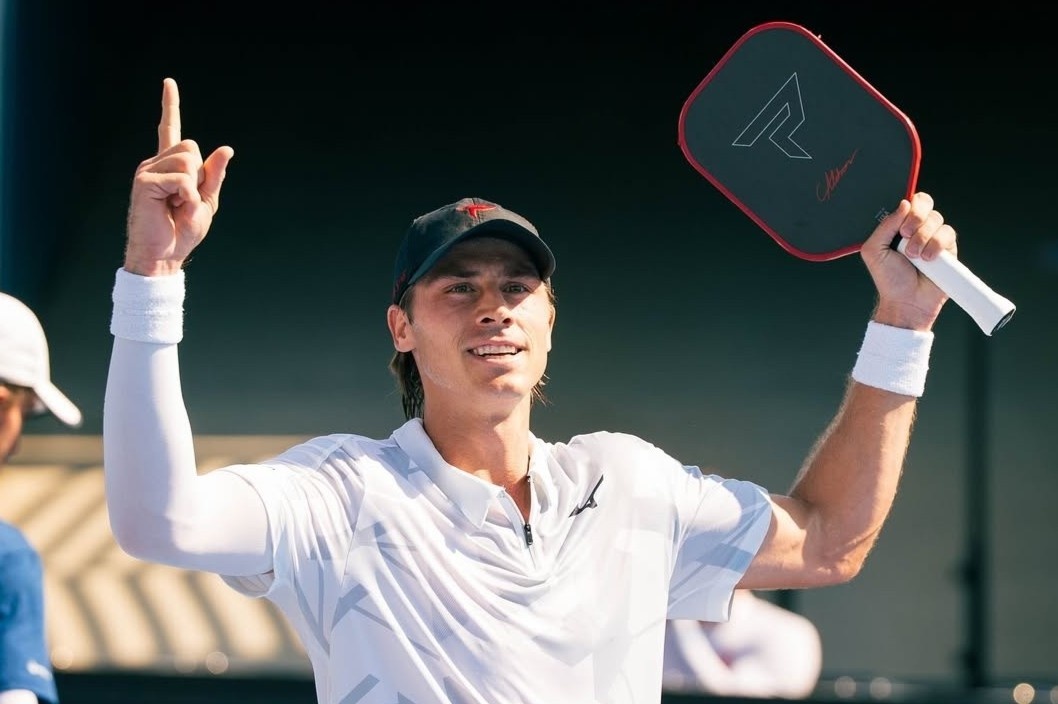 Bat dac di deo sneaker Gucci, VDV pickleball so 4 the gioi van thang hinh anh