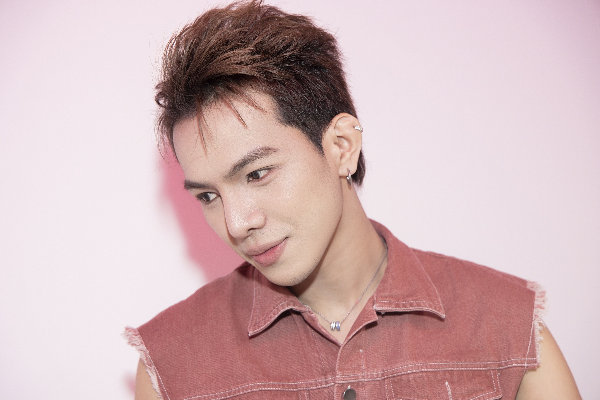 Chang trai TP.HCM thuc trang 48 tieng de livestream kiem song hinh anh