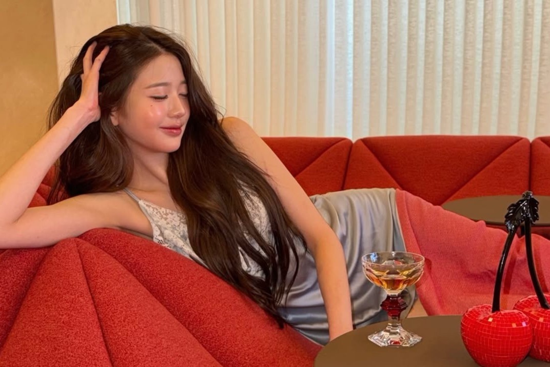 Nu idol K-pop kheo khoe sofa do hon 2,6 ty dong hinh anh