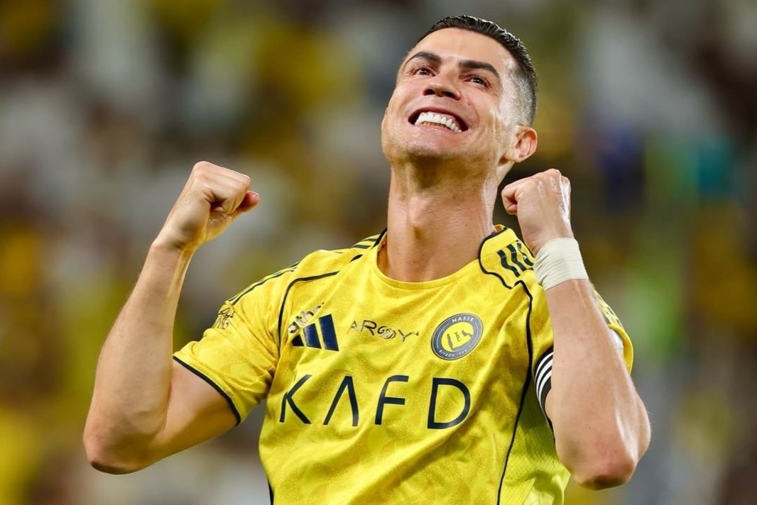 Ronaldo van giau nhat hinh anh