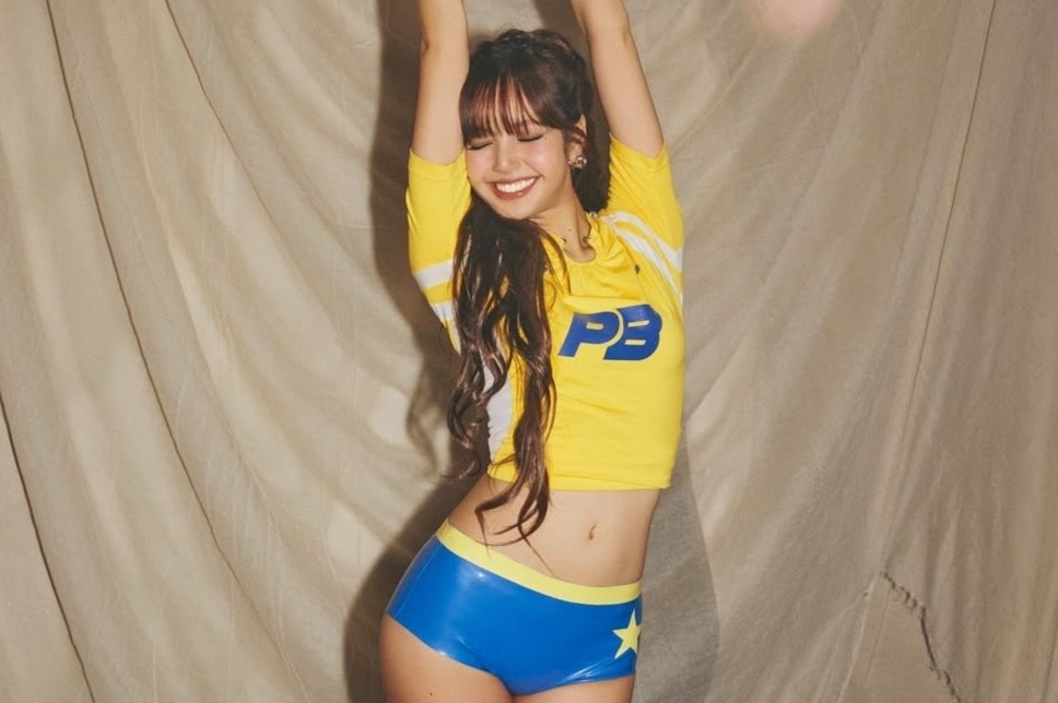 Crop top World Cup 2026 cua Lisa gay sot hinh anh