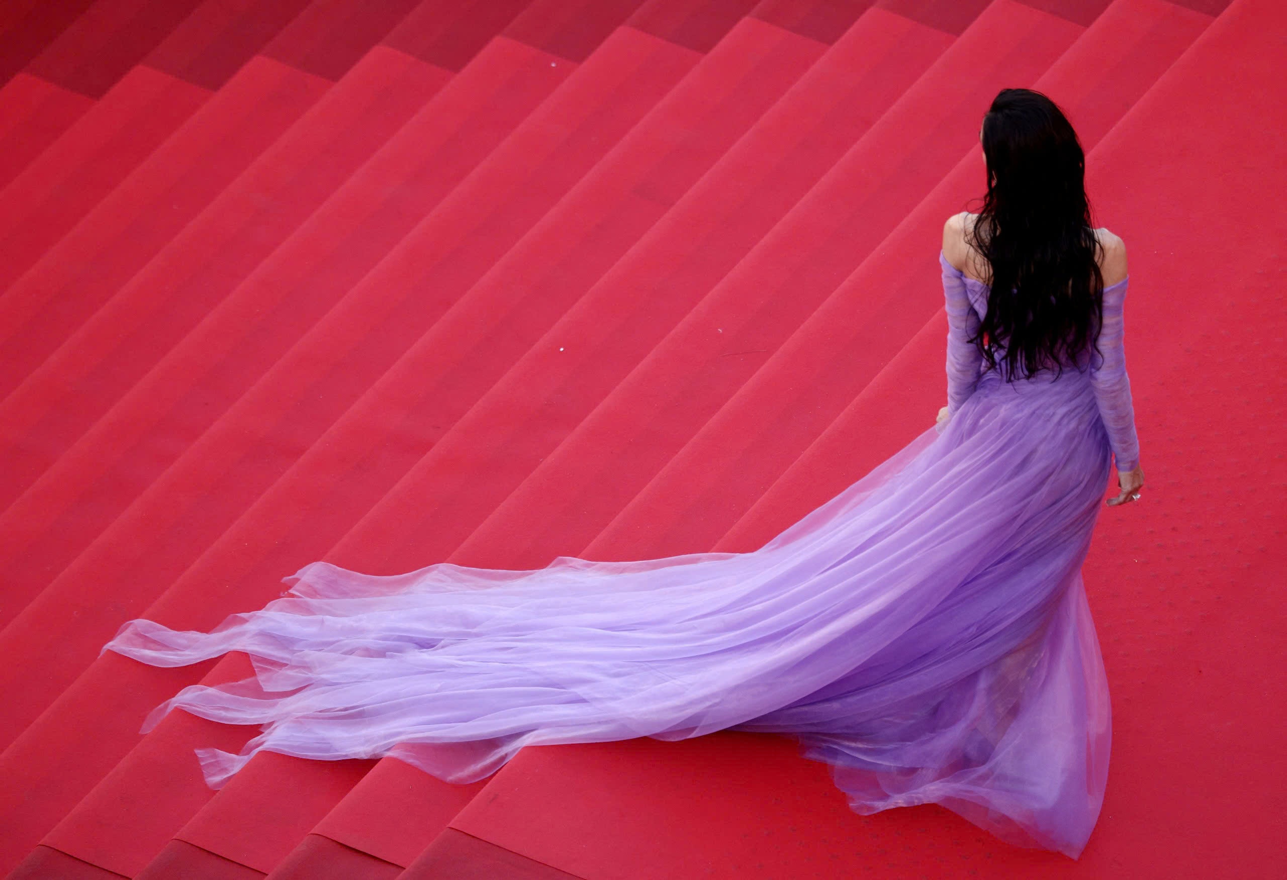 Cannes,  Bella Hadid,  Kristen Stewart,  Demi Moore anh 8