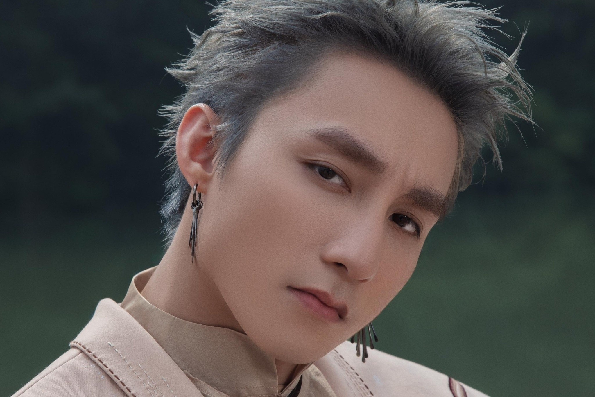 Antiantiart xin loi Son Tung hinh anh
