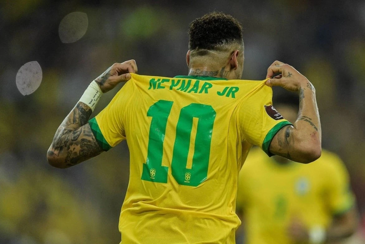 Ao dau World Cup cua Neymar khien fan tuyen Brazil buc xuc hinh anh