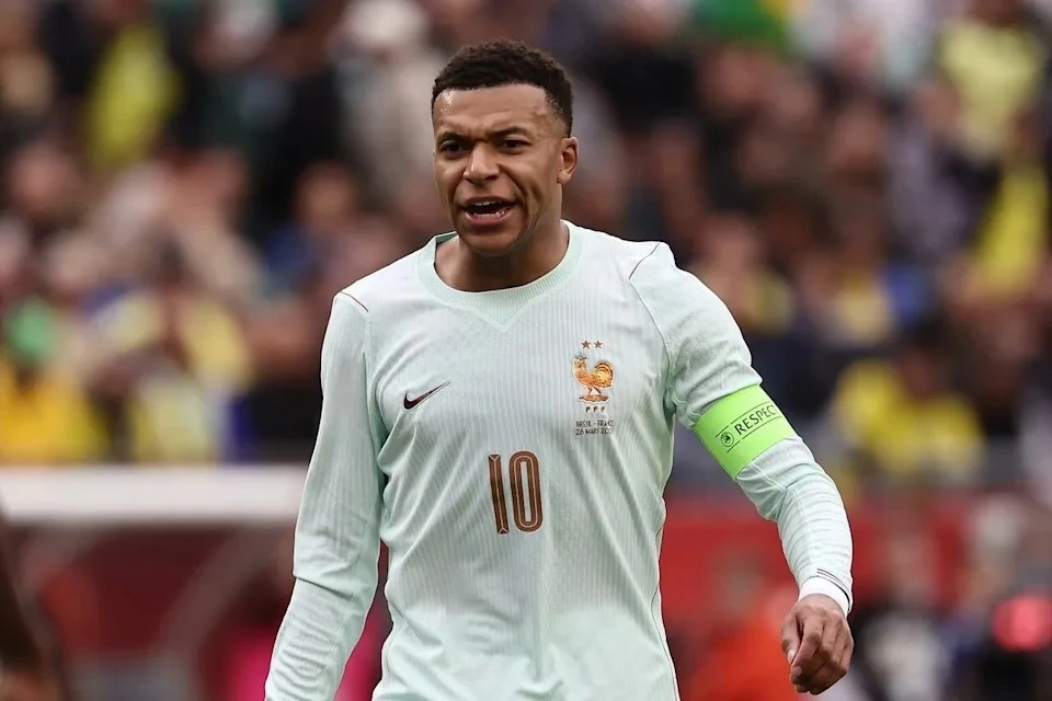 Ao World Cup cua Nike bi che loi, phai giat hap hinh anh