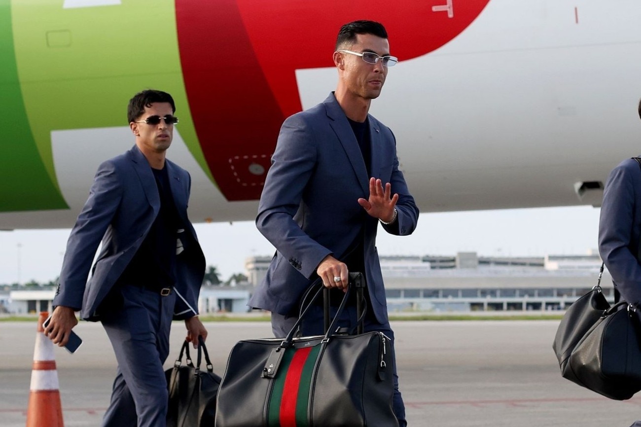 Moi quan he cua Ronaldo va ban gai 10 nam voi Gucci hinh anh