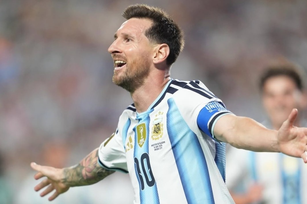 Messi lam ao dau Argentina ‘chay hang’ o Trung Quoc hinh anh