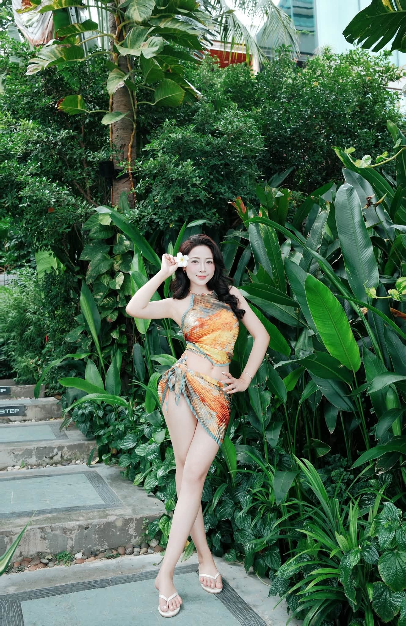bikini,  Chu Thanh Huyen,  Quang Hai,  Yen Xuan,  Dang Van Lam,  Phan Van Duc anh 1