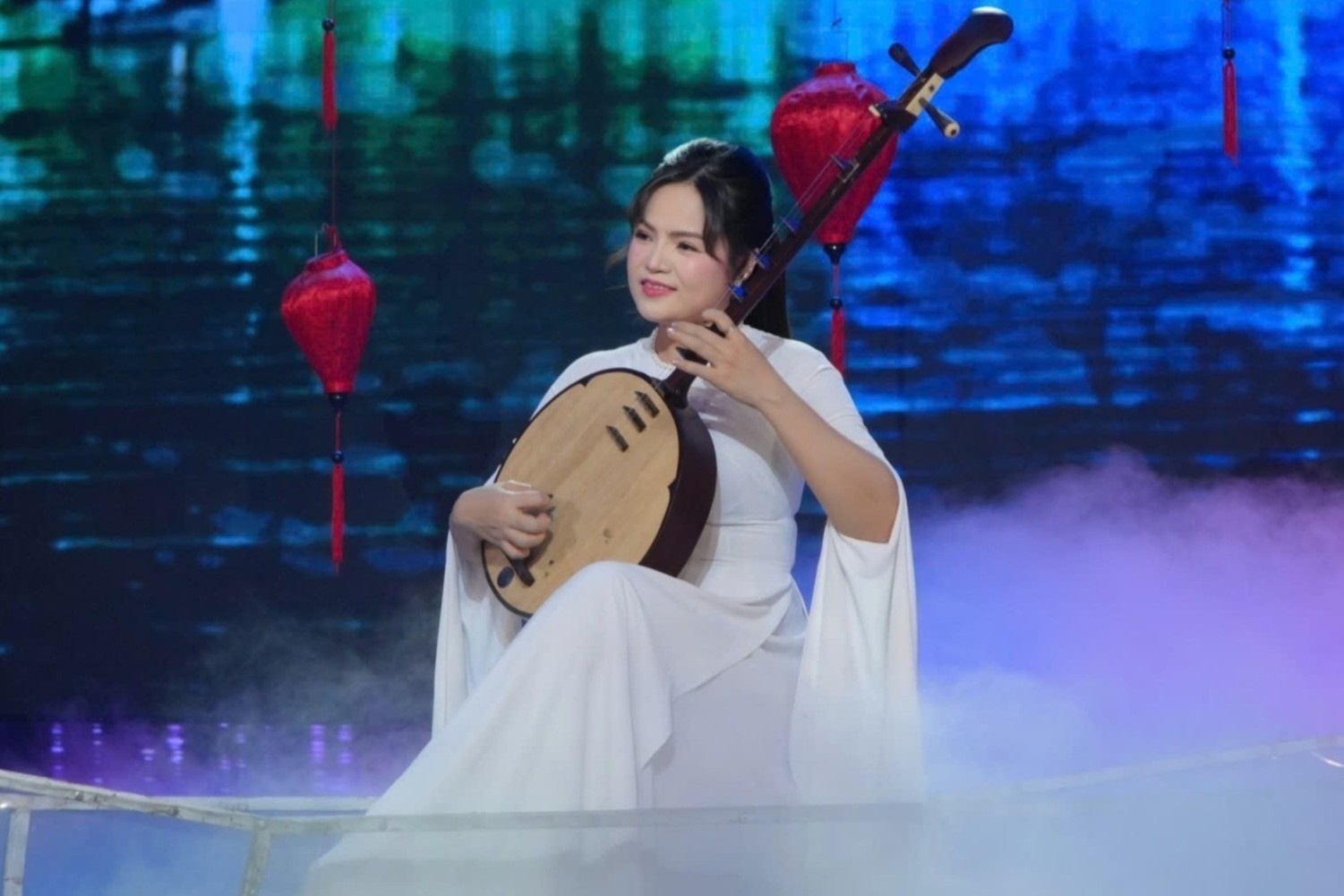 Nghe si dan ca Hue khong ngai duoc goi la 'idol livestream' hinh anh
