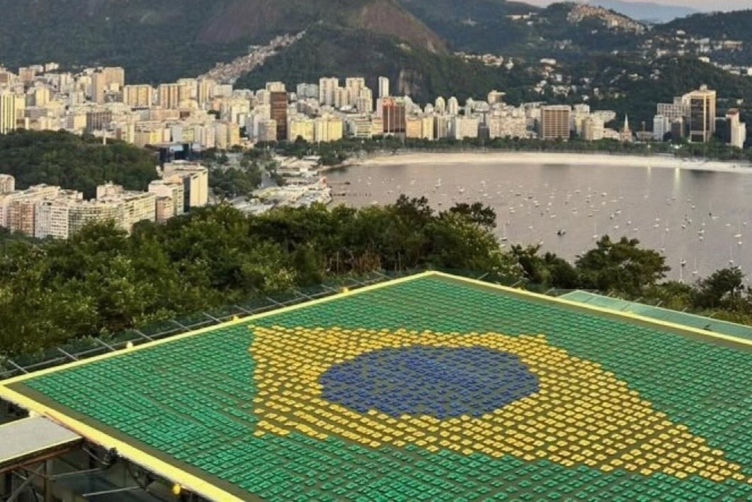 Brazil mung ve vong 32 bang 4.500 doi dep tong hinh anh