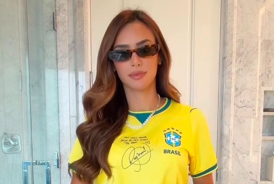 Dong chu dac biet tren nguc ao ban gai Neymar hinh anh
