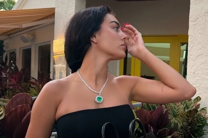 Hon the Georgina lai lo tran dau cua Ronaldo hinh anh