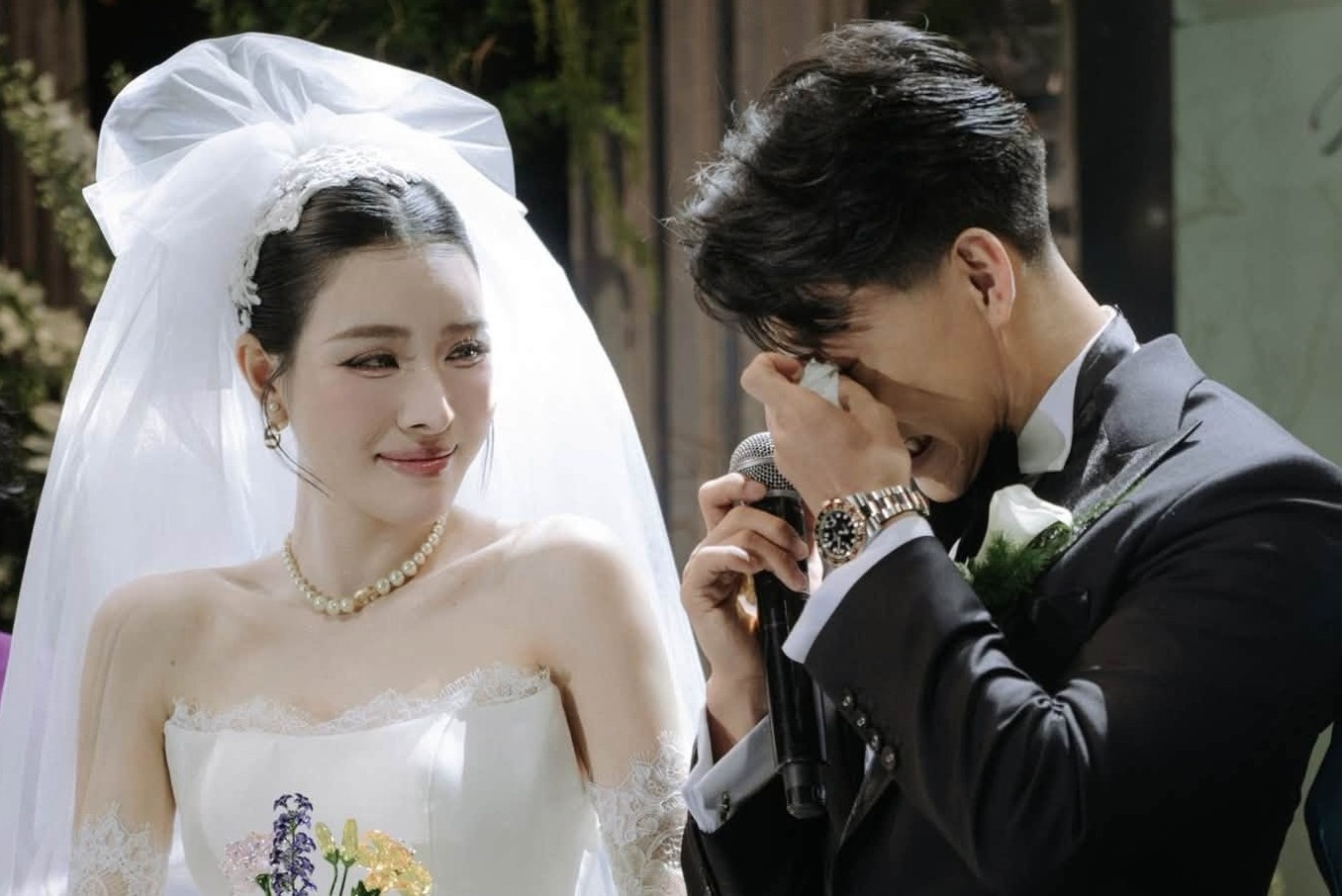 Vo Van Thanh ghi diem voi vay cuoi vien ren hinh anh