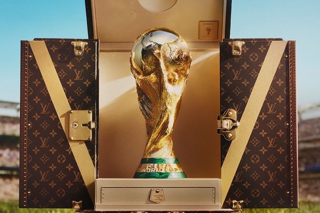Chiếc rương Louis Vuitton đựng cúp vô địch World Cup gây chú ý