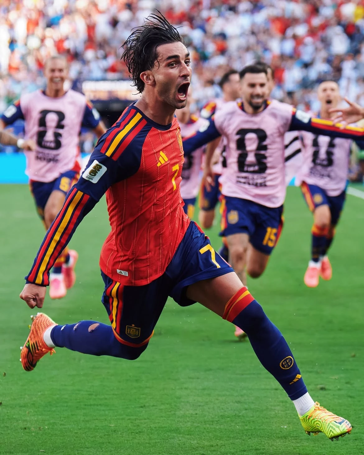 World Cup,  gi&agrave;y,  T&acirc;y Ban Nha,  Ferran Torres ảnh 2