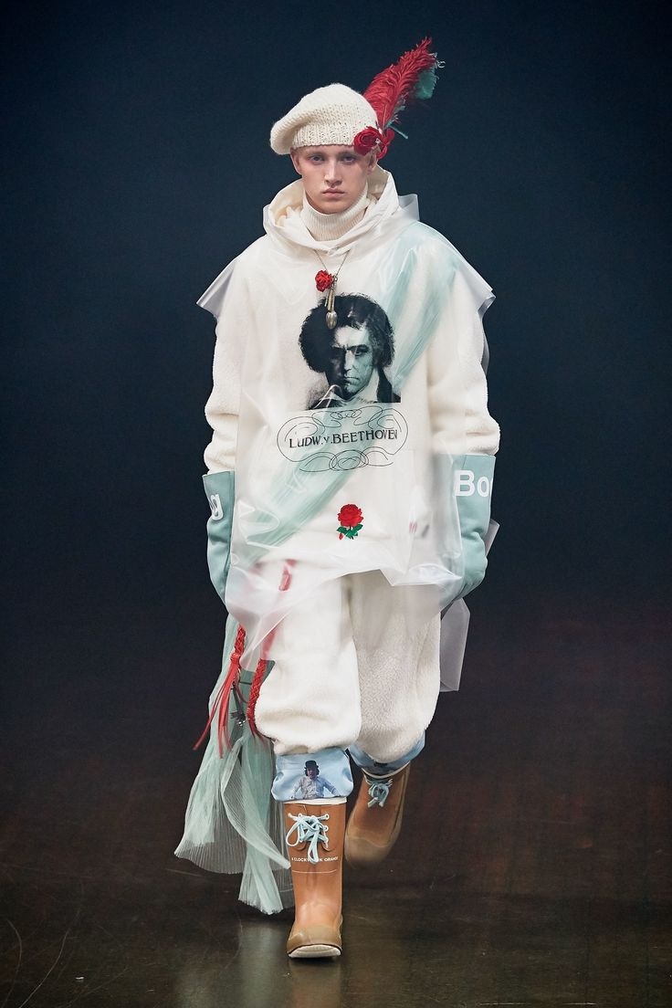 s&aacute;ch,  Gucci,  Prada,  Alexander McQueen ảnh 12