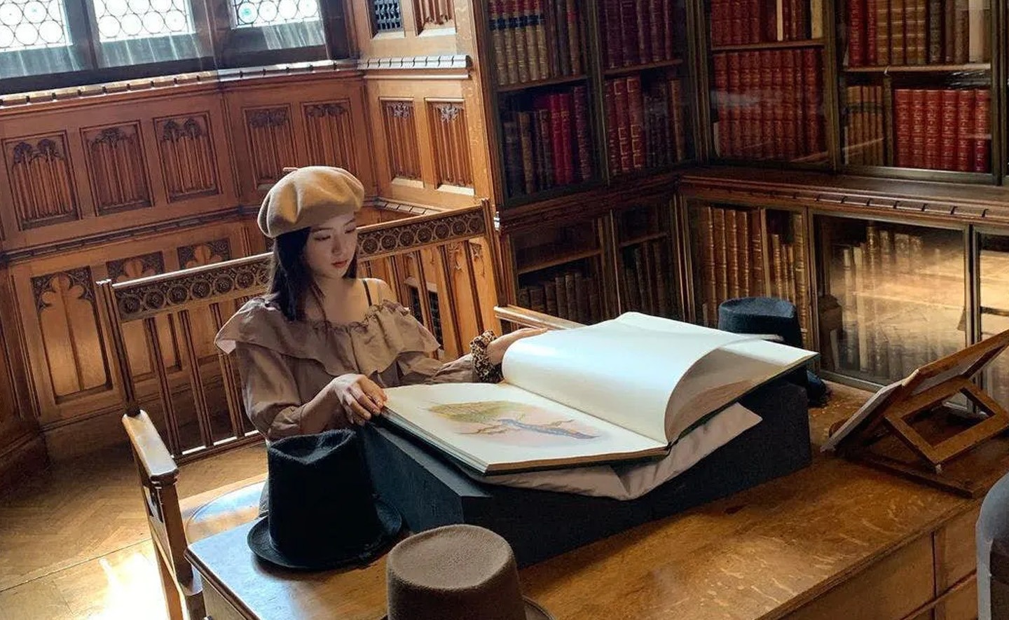 Jisoo,  Haruki Murakami,  F. Scott Fitzgerald,  Marcel Proust ảnh 2