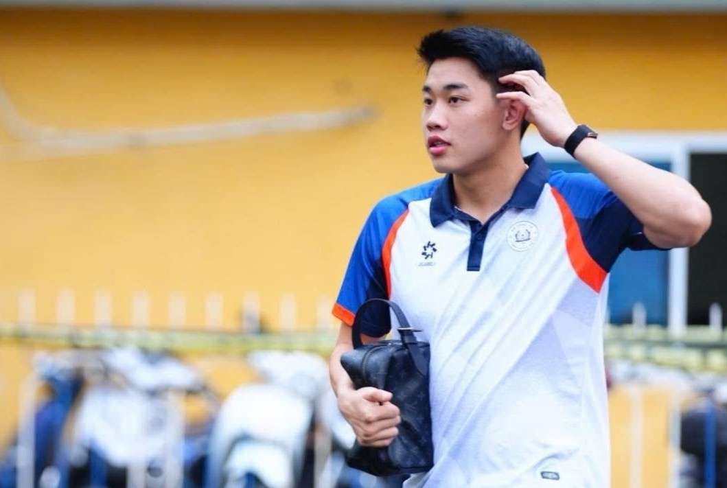Từ Đình Bắc đến Haaland, cầu thủ ngày càng chuộng túi xách hàng hiệu